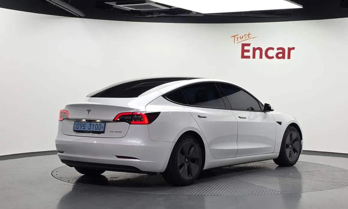 Tesla Model 3 — фото 2