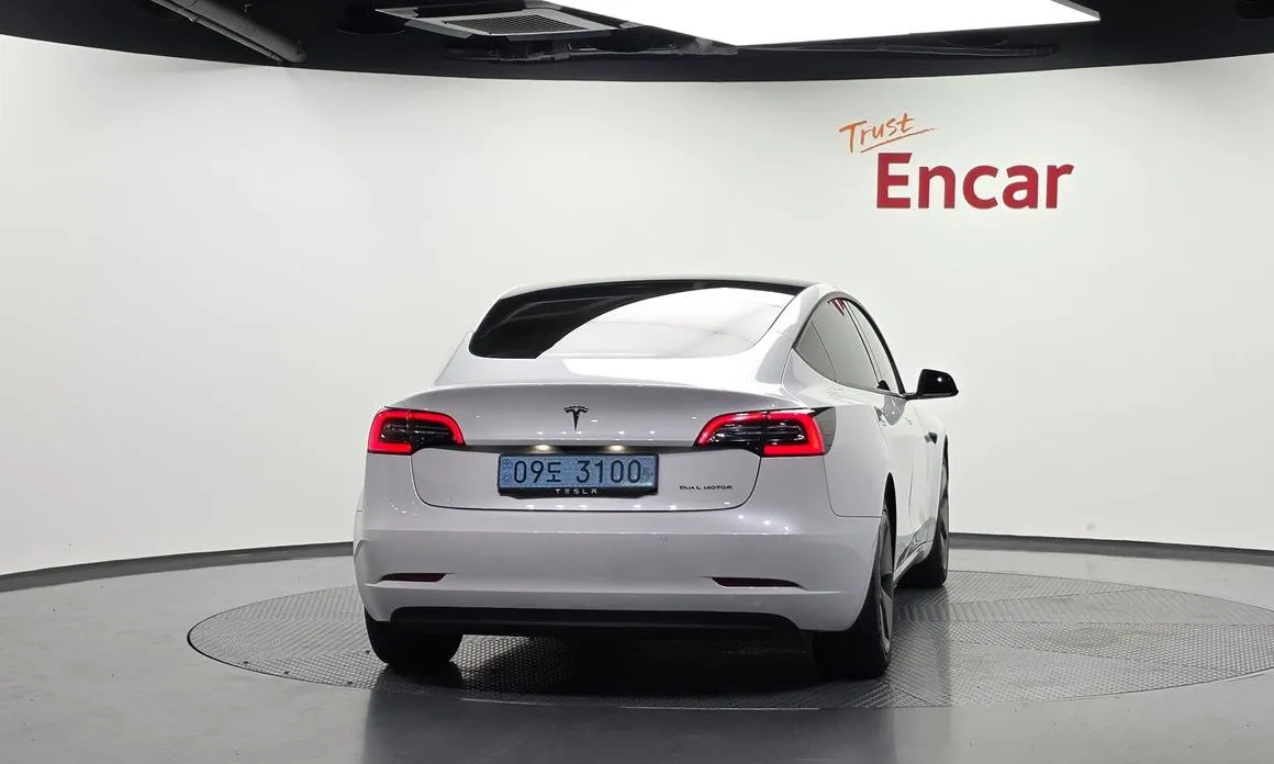 Tesla Model 3 — фото 4