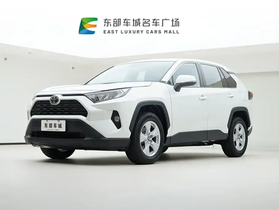 Toyota RAV4 — фото 1