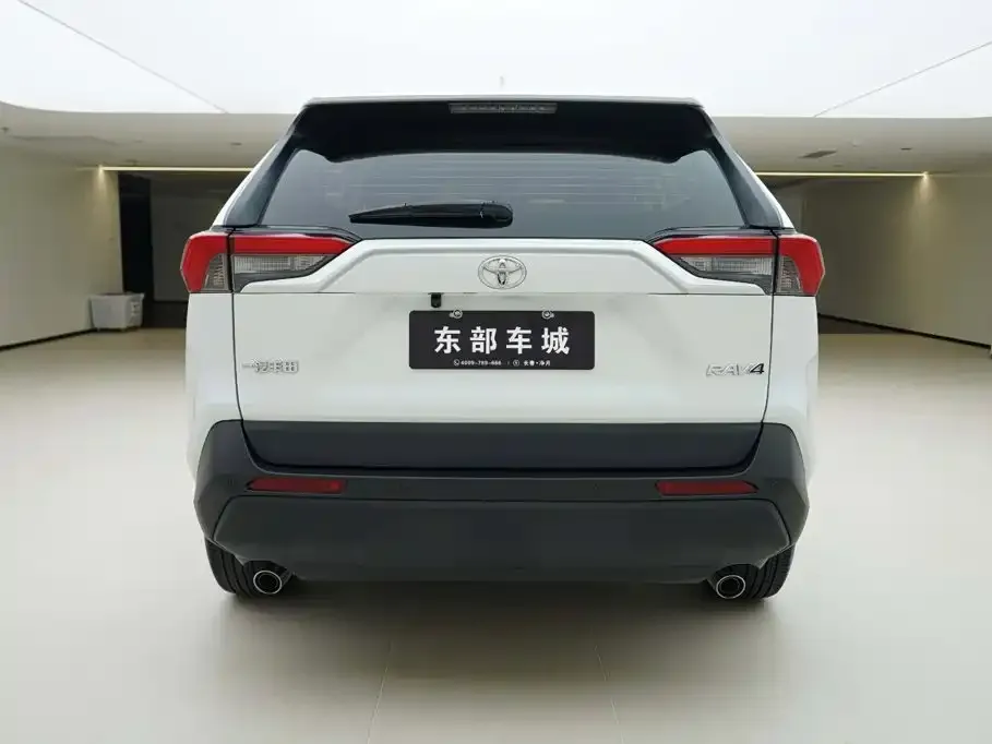 Toyota RAV4 — фото 3