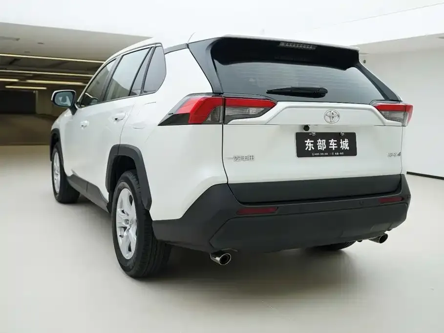 Toyota RAV4 — фото 10