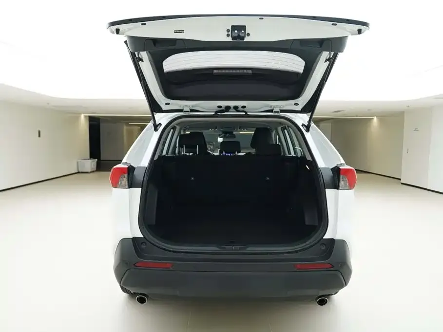 Toyota RAV4 — фото 9