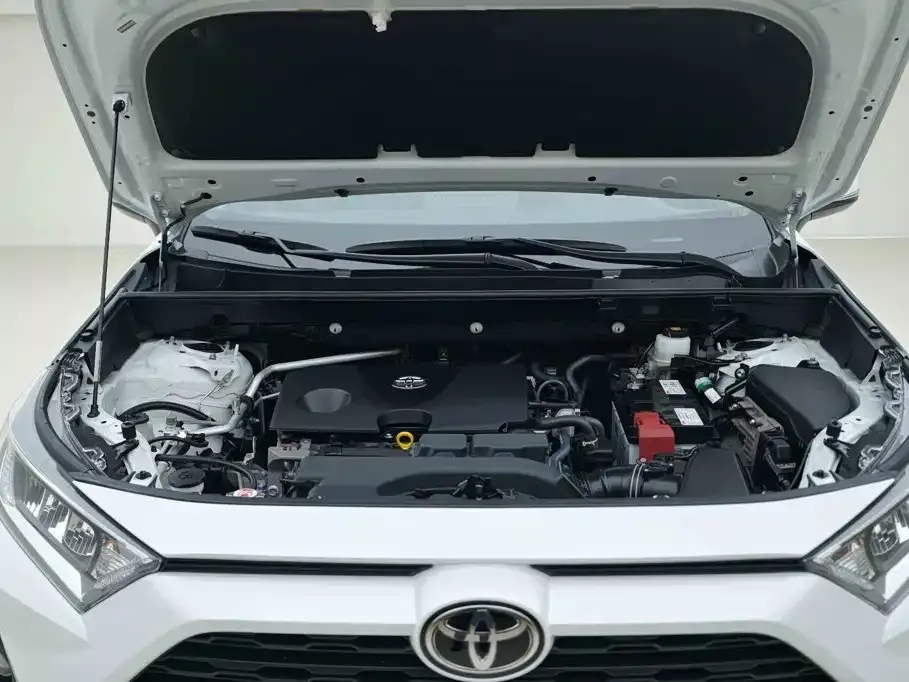 Toyota RAV4 — фото 8