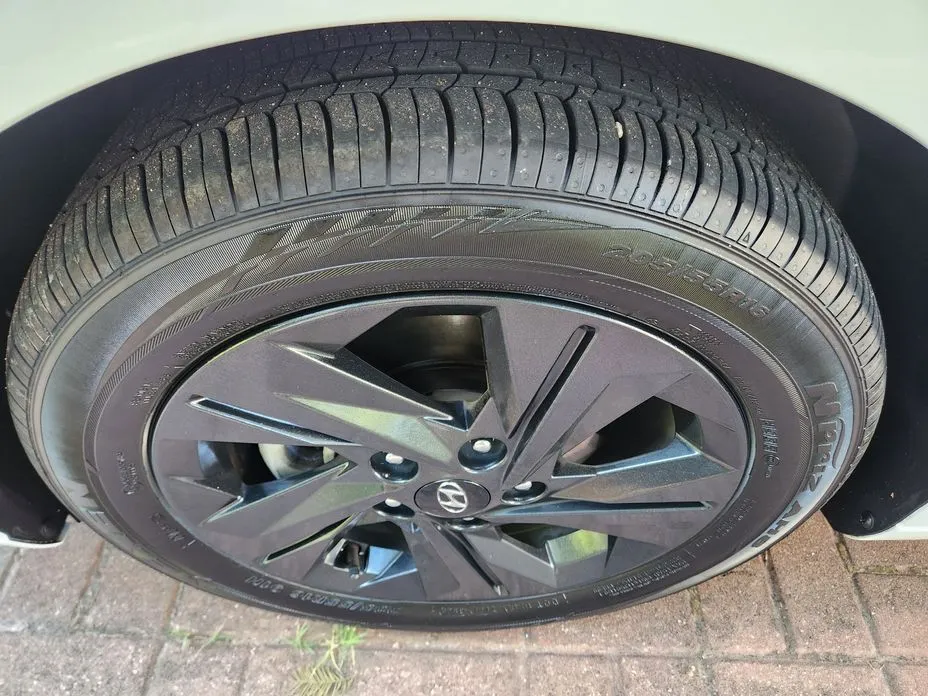 Hyundai AVANTE — фото 2