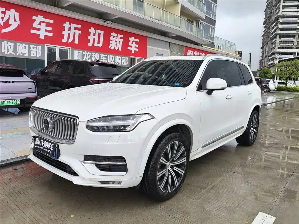 Volvo XC90 — фото 1
