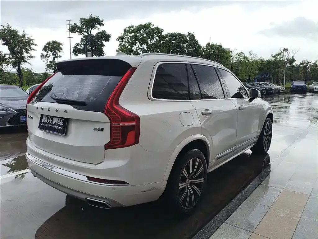 Volvo XC90 — фото 8