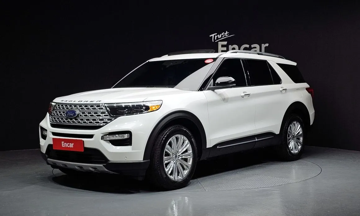 Ford Explorer — фото 1