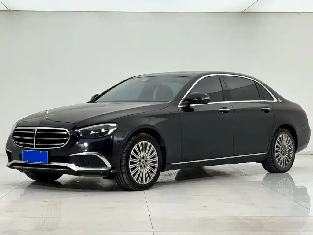 Mercedes-Benz E-Class — фото 1