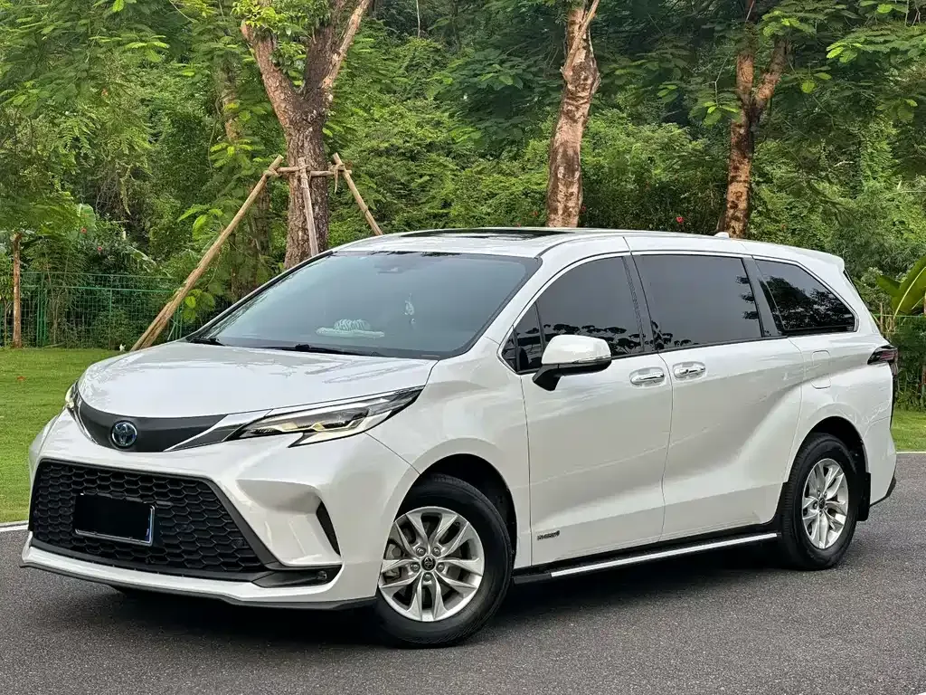 Toyota Granvia — фото 1