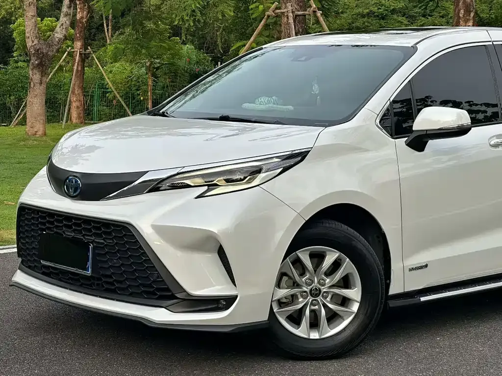Toyota Granvia — фото 4
