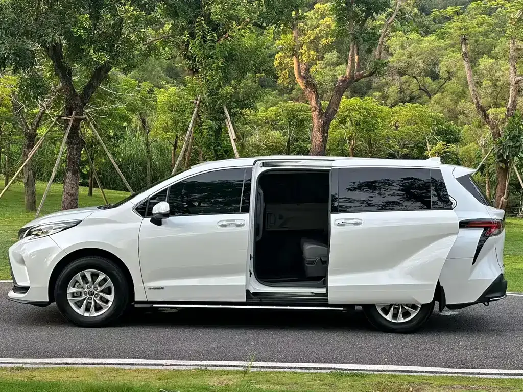 Toyota Granvia — фото 7