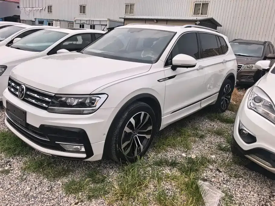 Volkswagen Tiguan L — фото 1