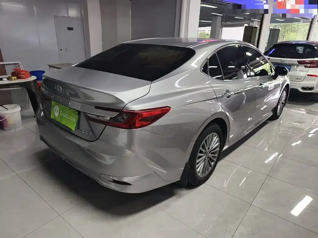 Toyota Camry — фото 5