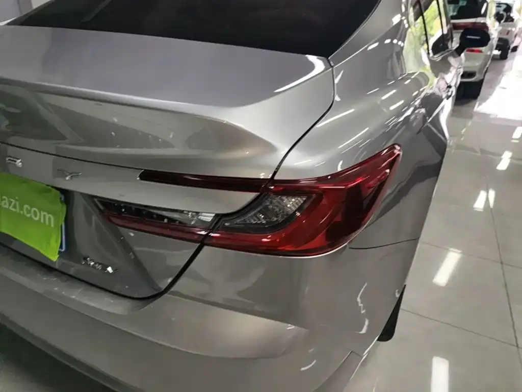 Toyota Camry — фото 2