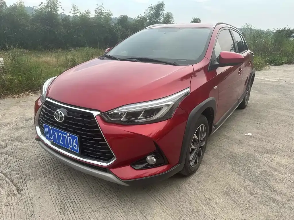 Toyota Yaris L — фото 1