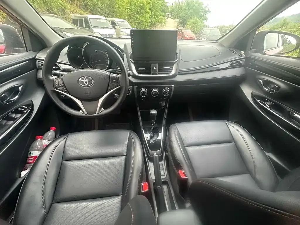 Toyota Yaris L — фото 7