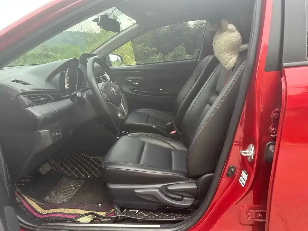 Toyota Yaris L — фото 8