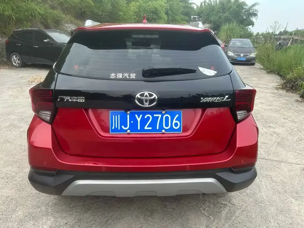 Toyota Yaris L — фото 4