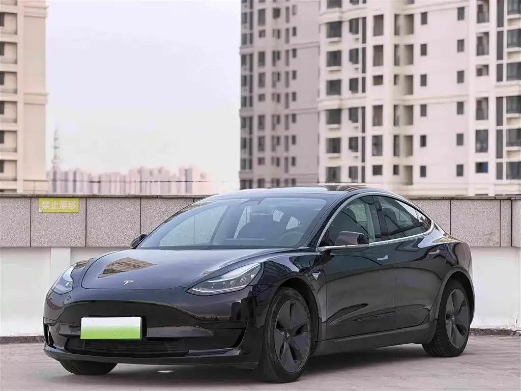 Tesla Model 3 — фото 1