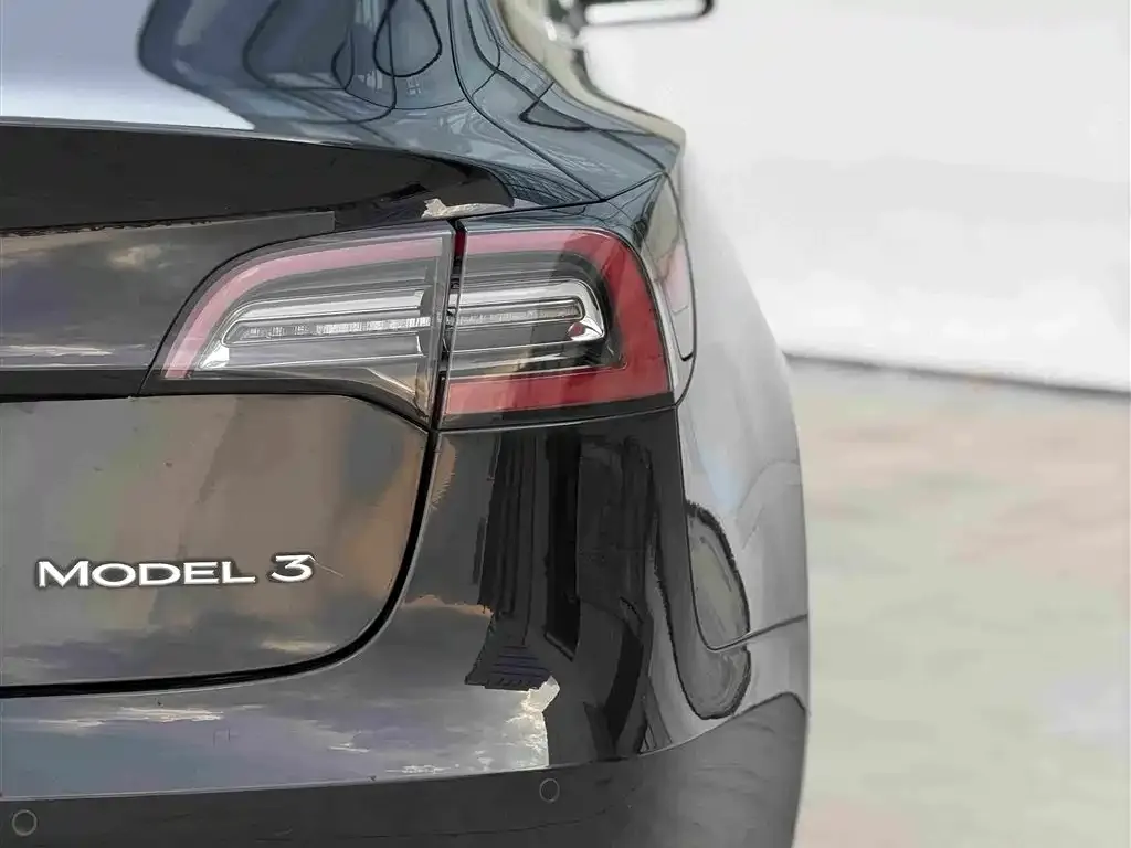 Tesla Model 3 — фото 2