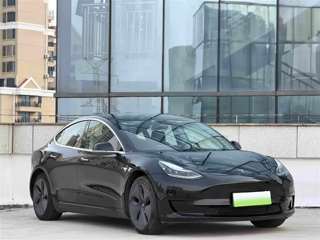 Tesla Model 3 — фото 7