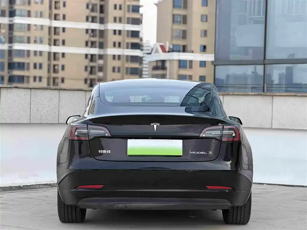 Tesla Model 3 — фото 4