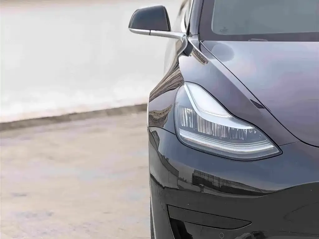 Tesla Model 3 — фото 3