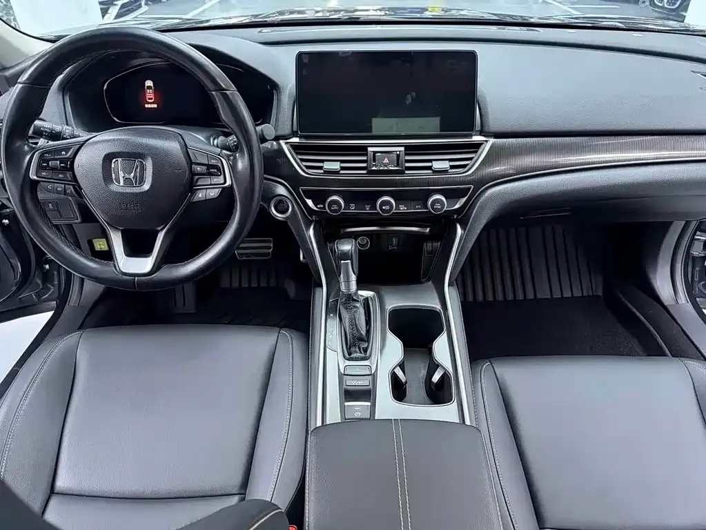 Honda Accord — фото 10