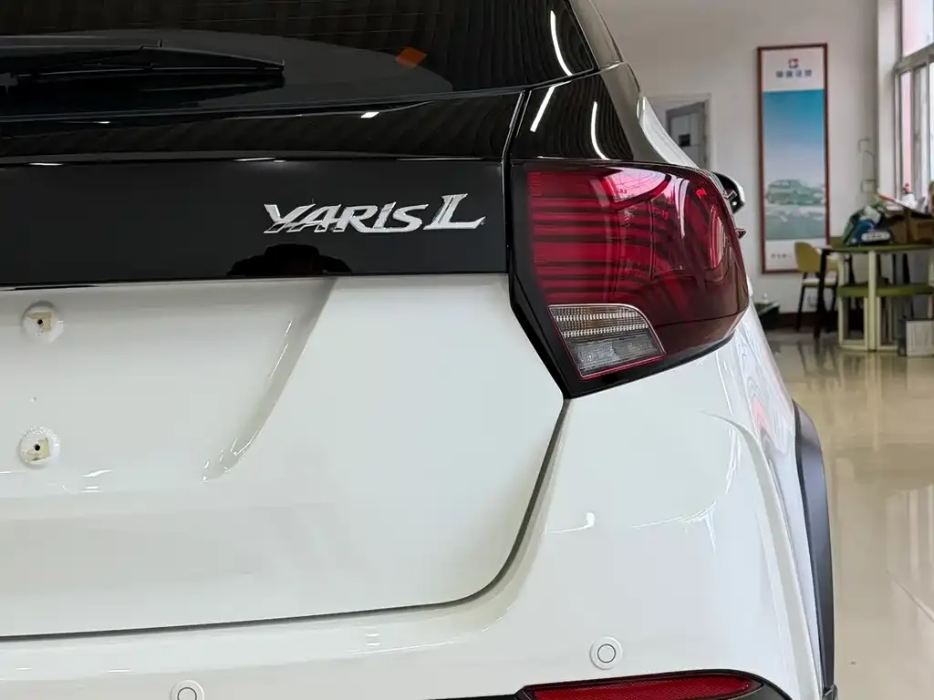 Toyota Yaris L — фото 2