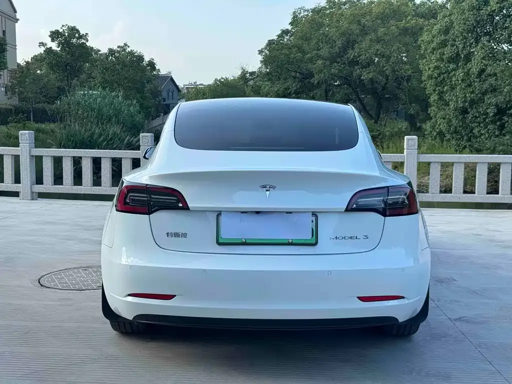 Tesla Model 3 — фото 10