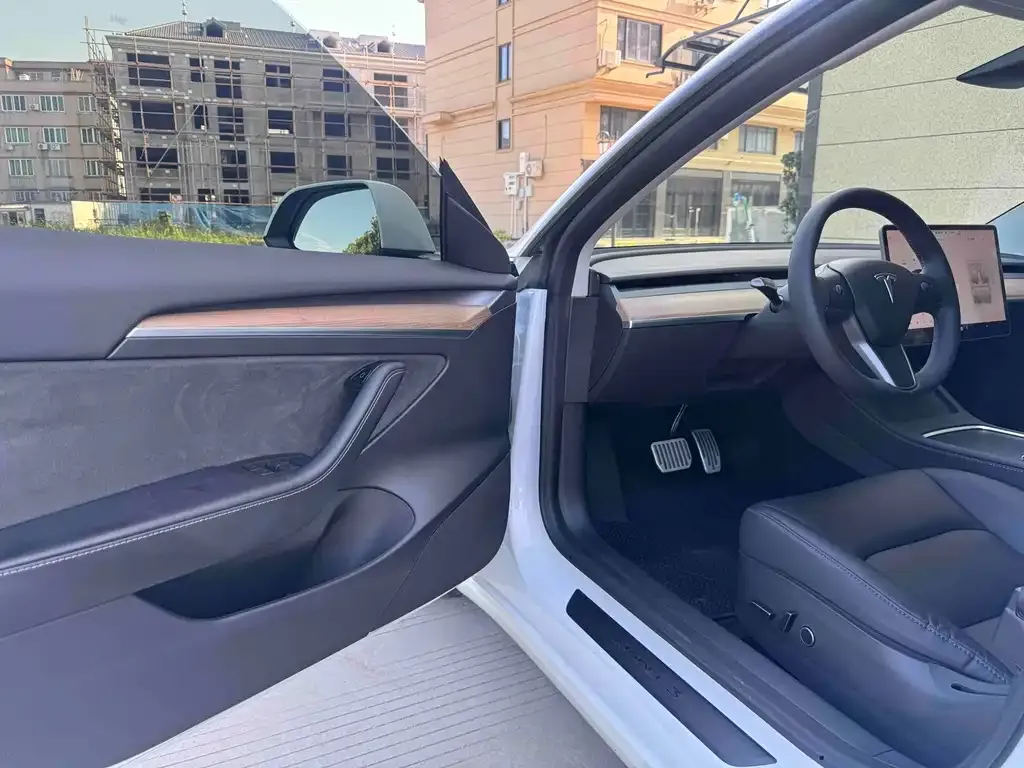 Tesla Model 3 — фото 4