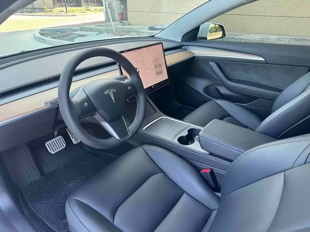 Tesla Model 3 — фото 5