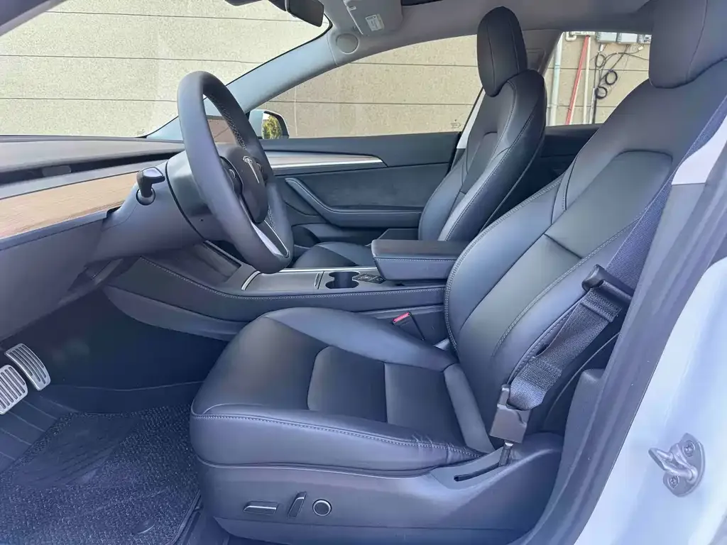 Tesla Model 3 — фото 9