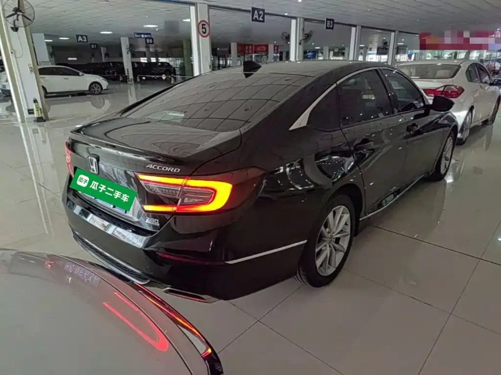 Honda Accord — фото 10