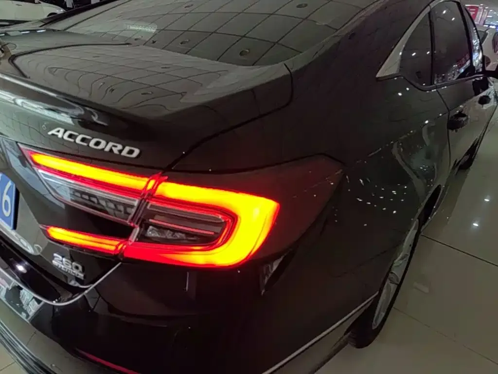 Honda Accord — фото 5