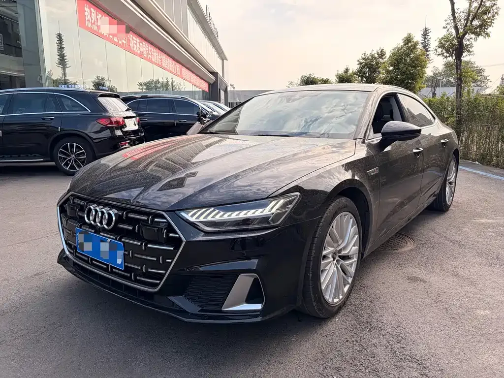 Audi A7L — фото 1
