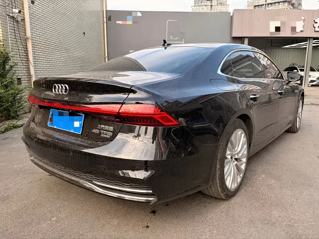 Audi A7L — фото 9