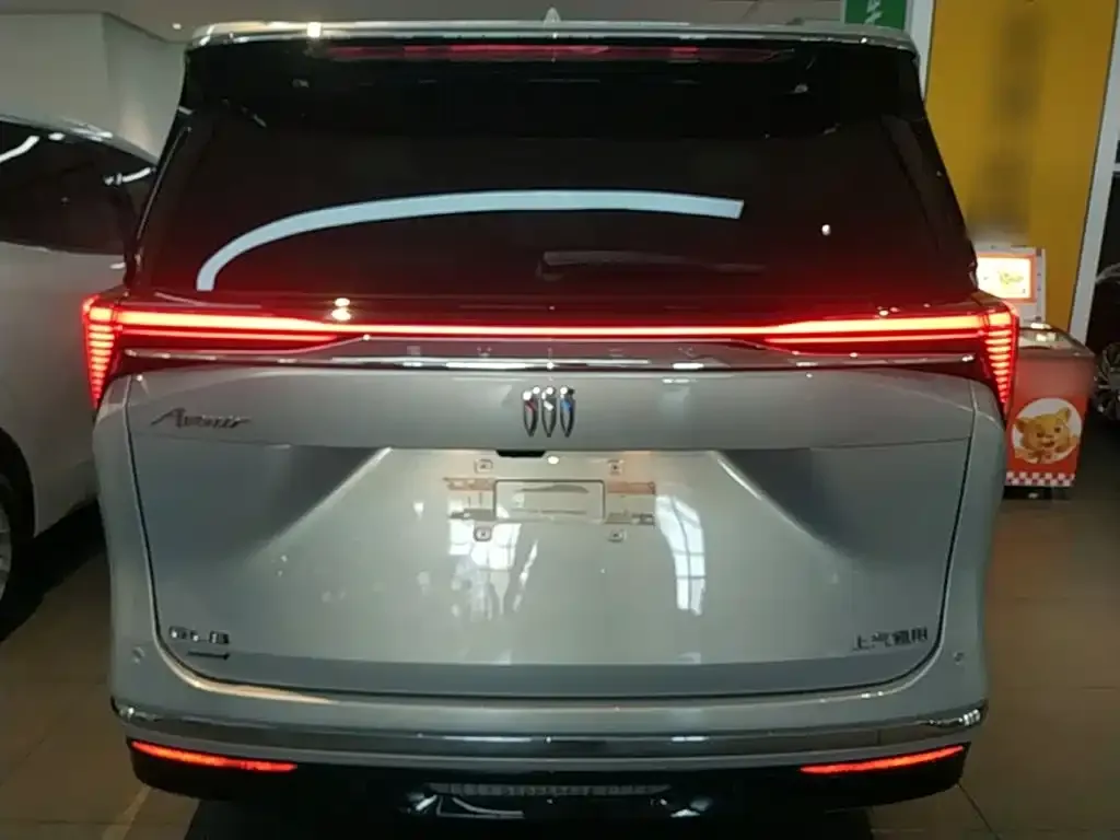 Buick GL8 Hybrid — фото 2