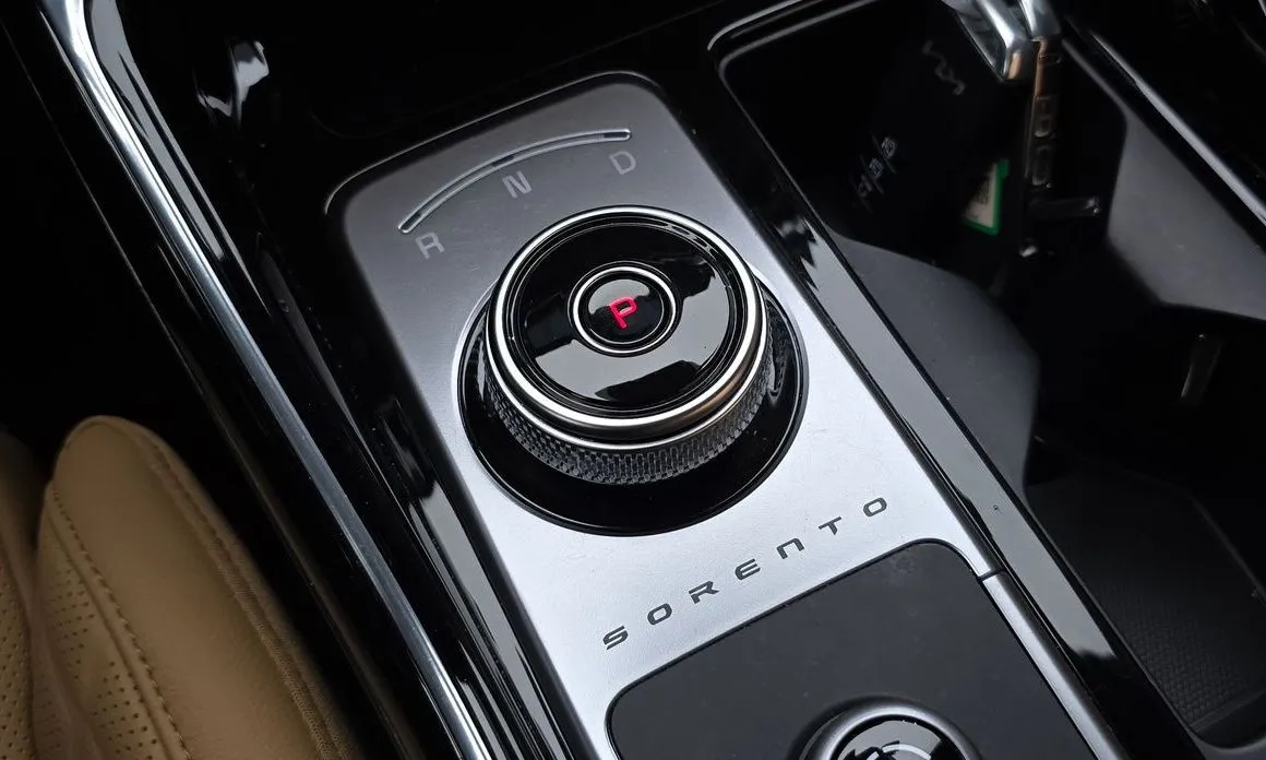 Kia Sorento — фото 9