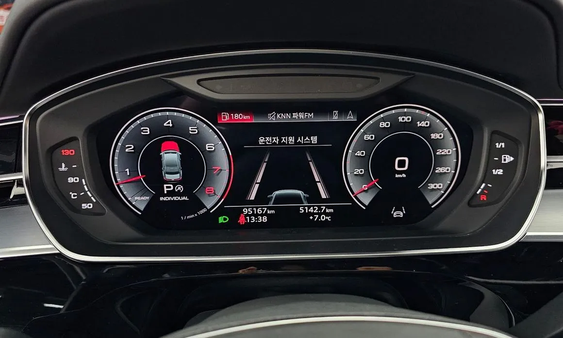 Audi A8 — фото 8