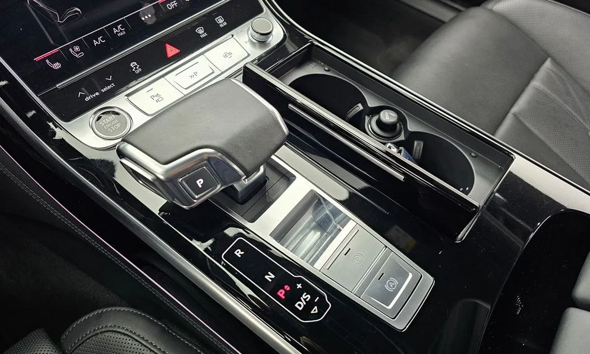 Audi A8 — фото 2