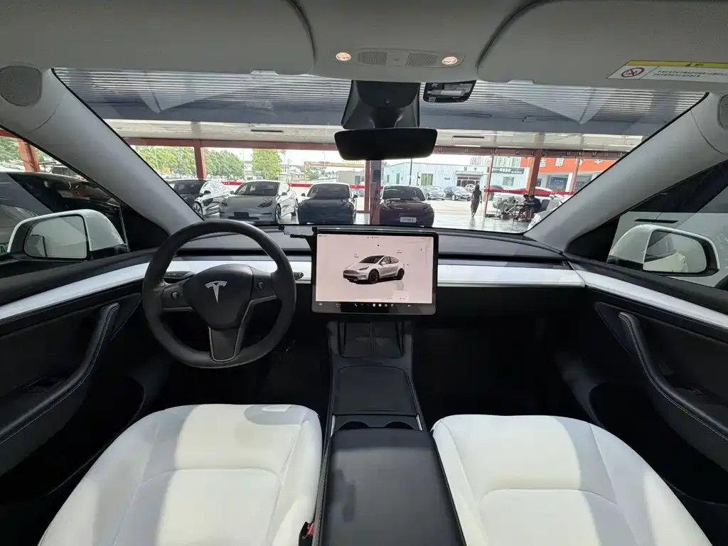 Tesla Model Y — фото 6