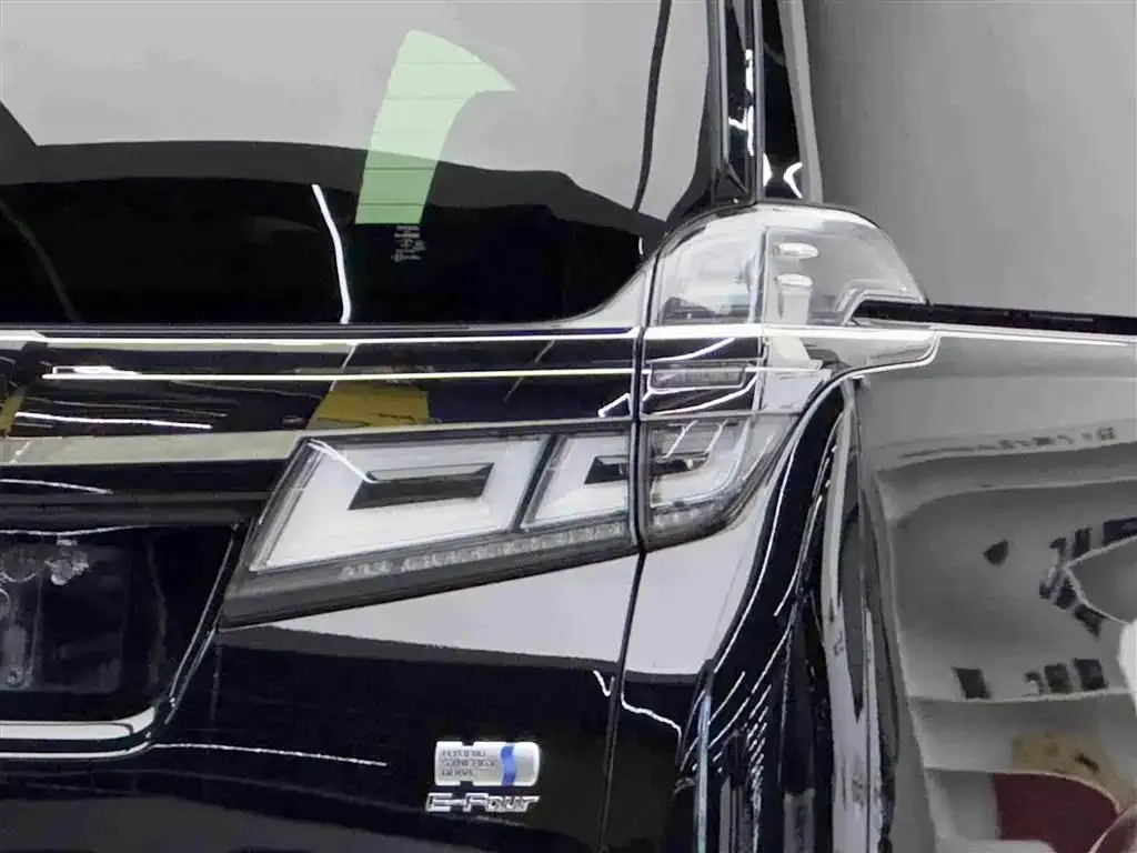 Toyota Vellfire — фото 4