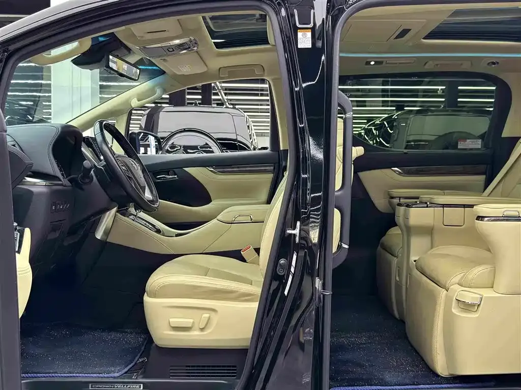 Toyota Vellfire — фото 8
