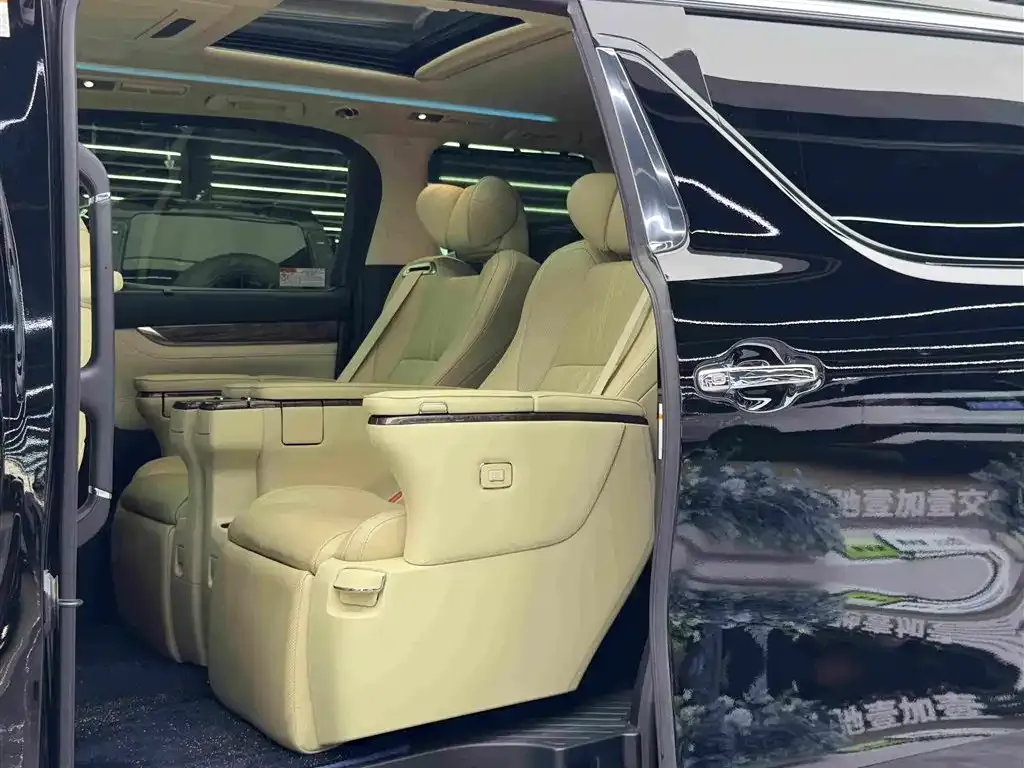 Toyota Vellfire — фото 10