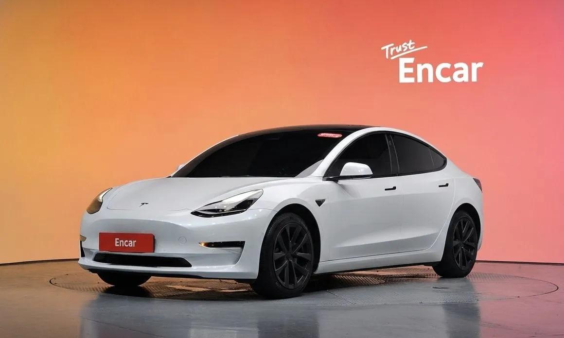 Tesla Model 3 — фото 1