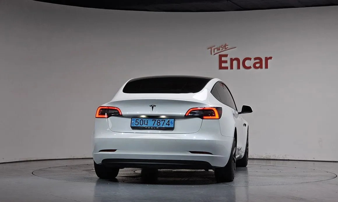 Tesla Model 3 — фото 3
