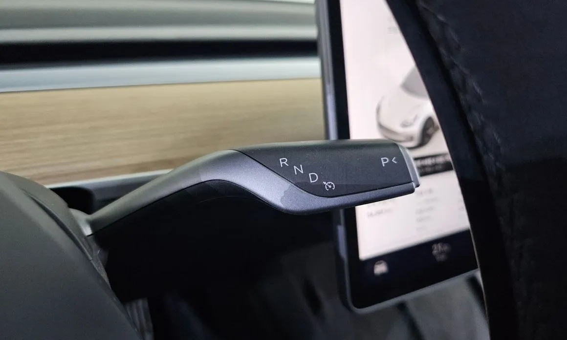 Tesla Model 3 — фото 4