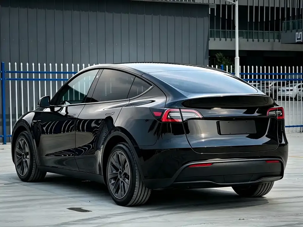 Tesla Model Y — фото 7