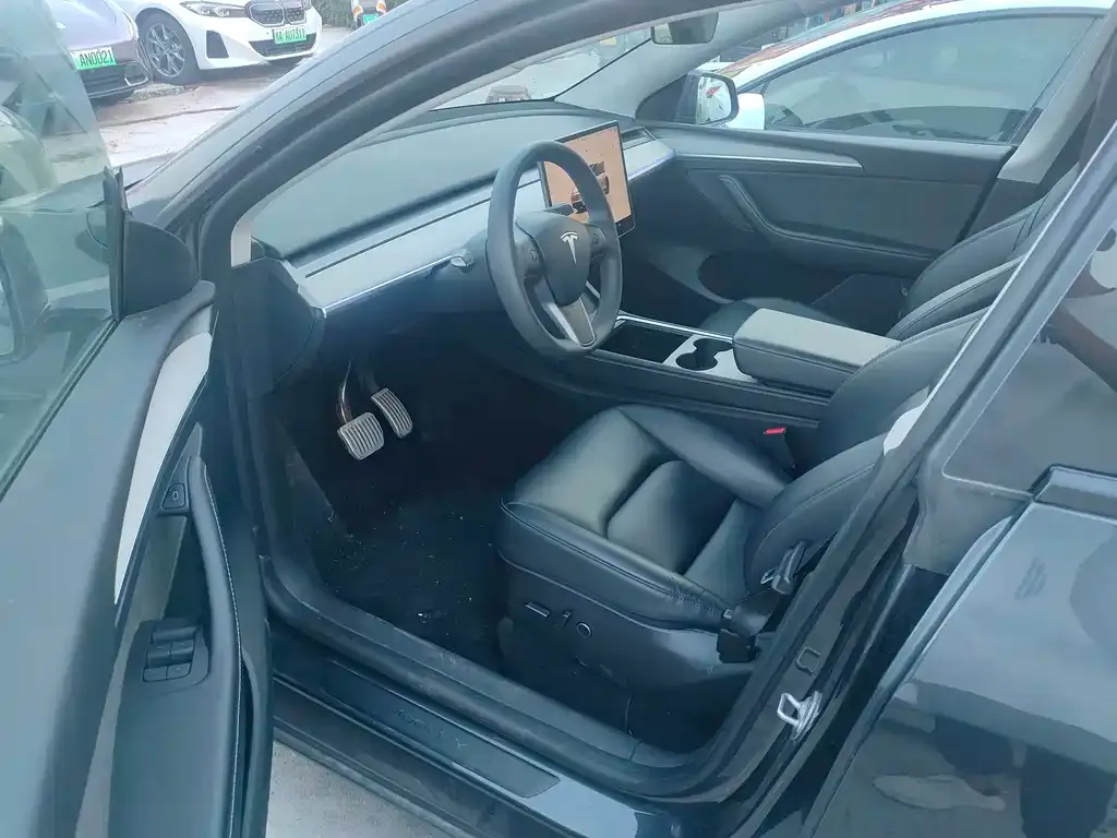 Tesla Model Y — фото 6